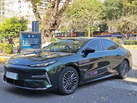 Geely 星耀8 PHEV 2025