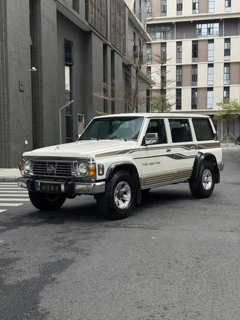 Nissan 途乐Y61 2004