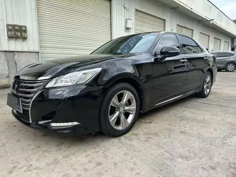 Toyota Crown 2015