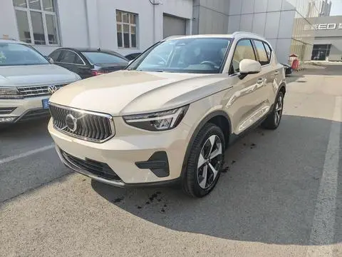 Volvo XC40 2025