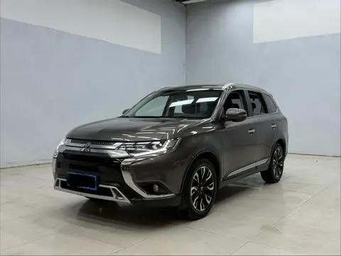 Mitsubishi 欧蓝德 2020 — фото 1