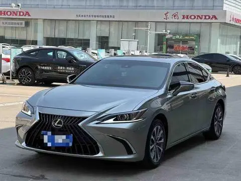Lexus ES 2022