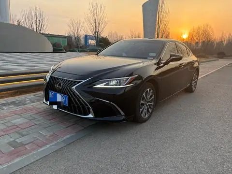Lexus ES 2022