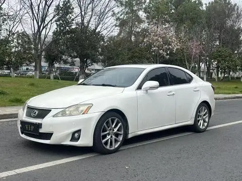 Lexus IS 2011