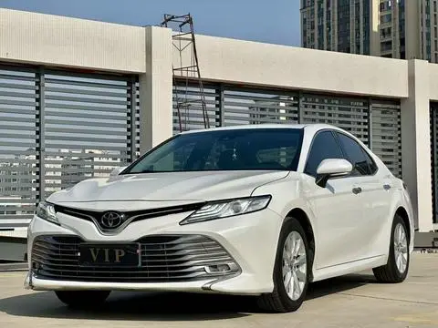 Toyota Camry 2018 — фото 1