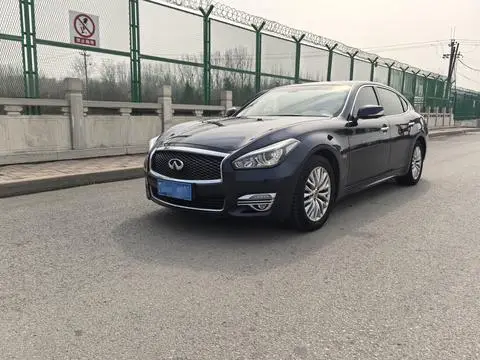 Infiniti Q70 2019