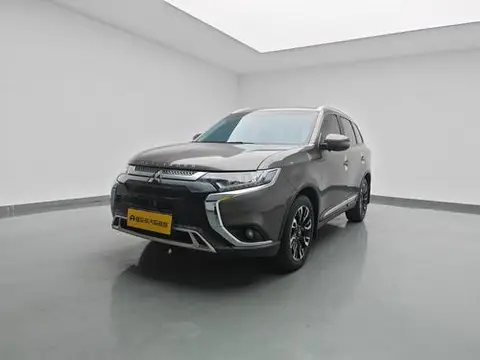 Mitsubishi 欧蓝德 2020 — фото 1