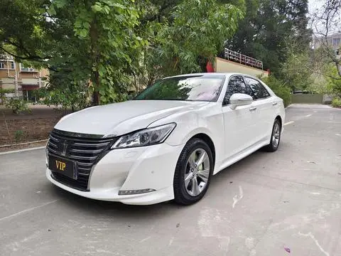 Toyota Crown 2015