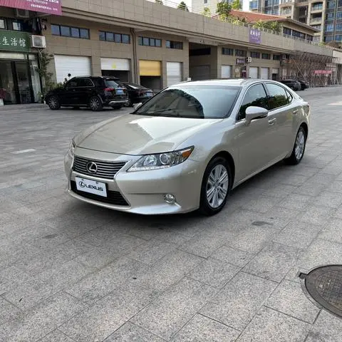 Lexus ES 2014 — фото 1