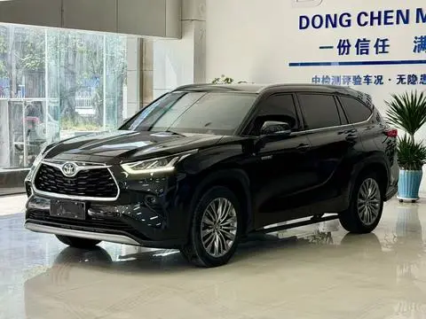 Toyota Highlander 2022 — фото 1