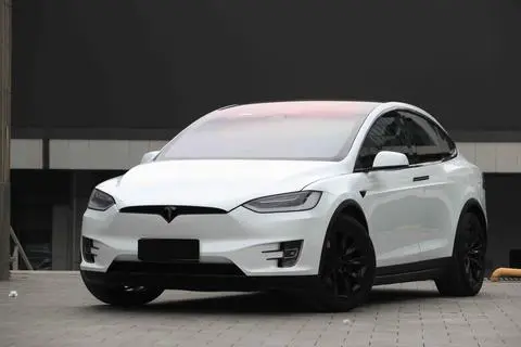 Tesla Model X 2017 — фото 1