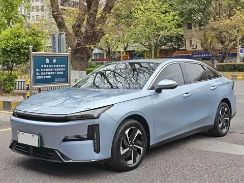 Geely L6 2025