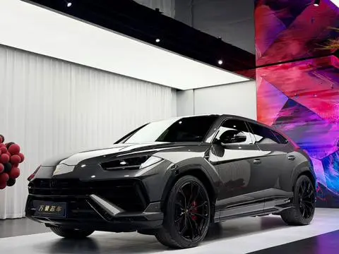 Lamborghini Urus 2023 — фото 1