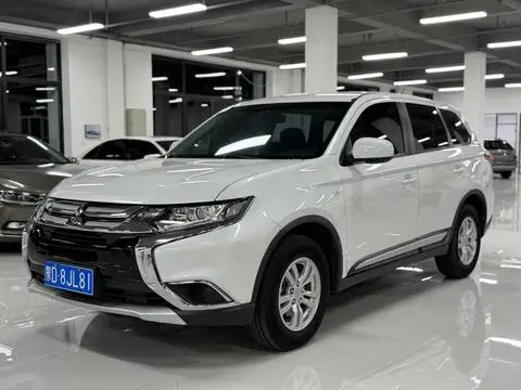 Mitsubishi 欧蓝德 2016 — фото 1