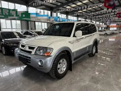 Mitsubishi 帕杰罗 2011
