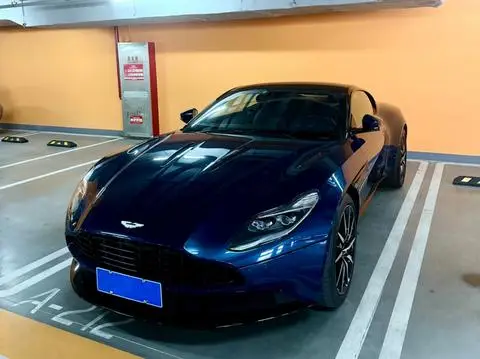 Aston Martin DB11 2017