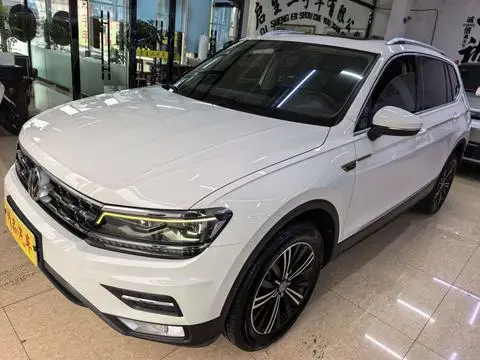 Volkswagen Tiguan L 2018 — фото 1