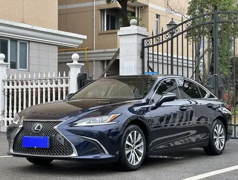 Lexus ES 2020