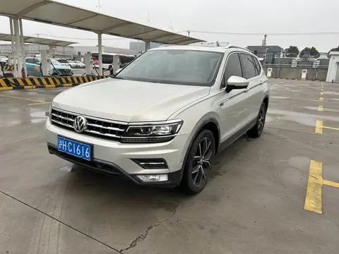 Volkswagen Tiguan L 2017 — фото 1