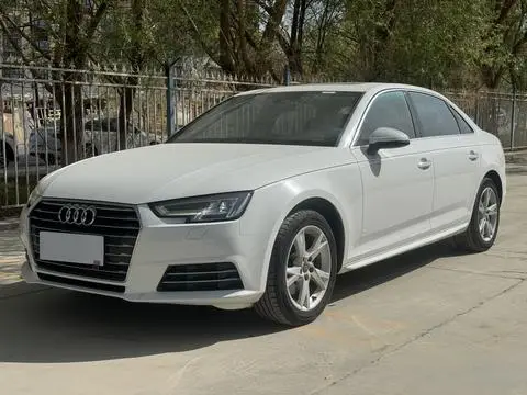 Audi A4L 2018 — фото 1