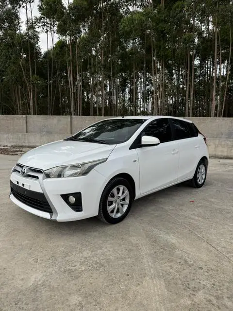 Toyota YARIS L 2015