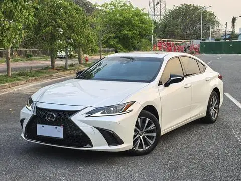 Lexus ES 2021