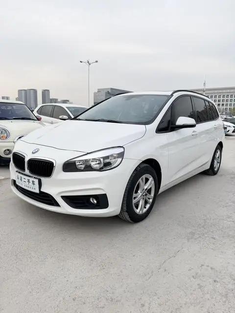 BMW 2 Series 多功能旅行车 2015