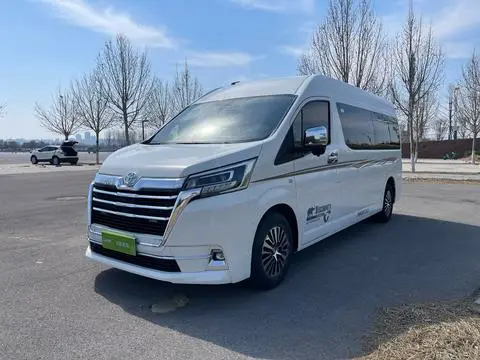 Toyota Hiace 2023 — фото 1