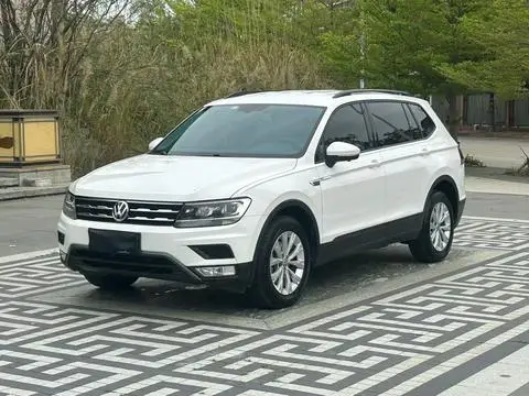 Volkswagen Tiguan L 2017 — фото 1
