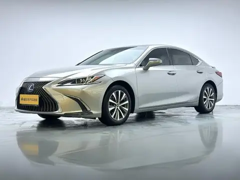 Lexus ES 2020