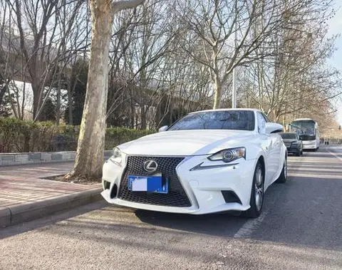 Lexus IS 2015