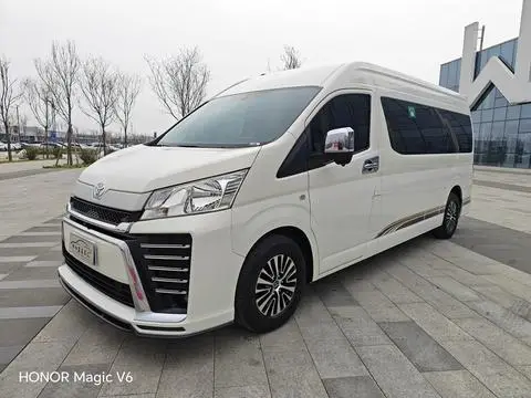Toyota Hiace 2022 — фото 1