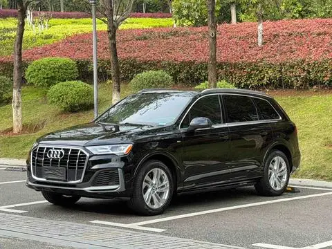 Audi Q7 2020 — фото 1