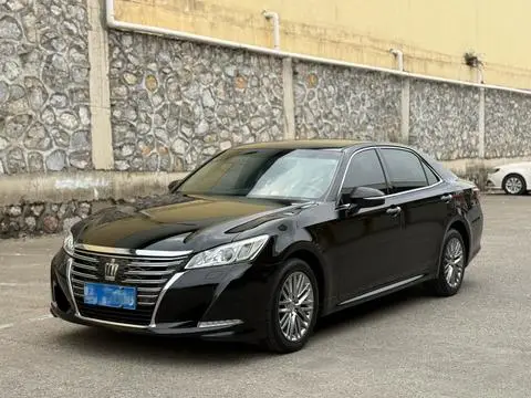Toyota Crown 2017 — фото 1