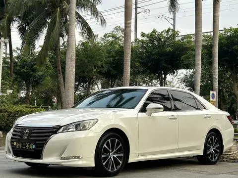 Toyota Crown 2018