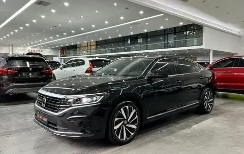 Volkswagen Passat 2023 — фото 1