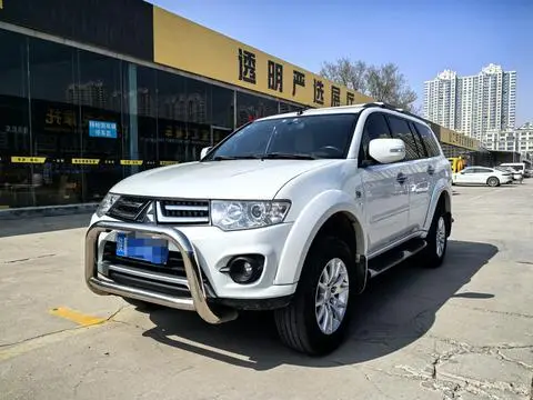 Mitsubishi 帕杰罗·劲畅 2013