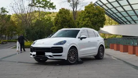 Porsche Cayenne 2021 — фото 1