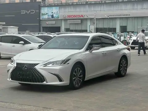 Lexus ES 2022