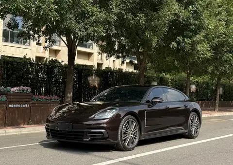 Porsche Panamera 2021