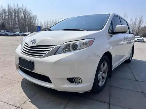 Toyota SIENNA 2015 — фото 1