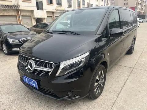Mercedes-Benz 威霆 2018 — фото 1