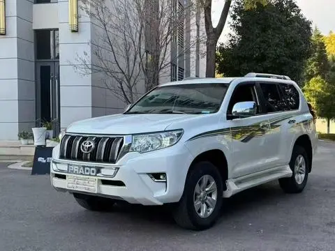 Toyota Prado 2023 — фото 1