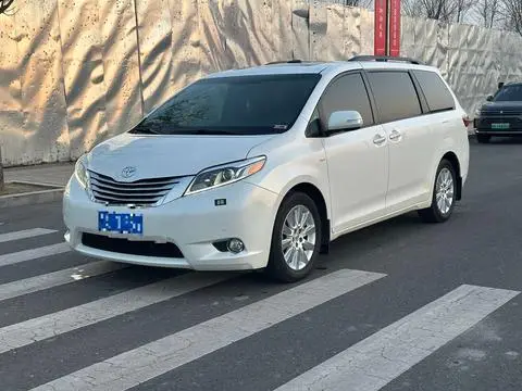 Toyota SIENNA 2016 — фото 1