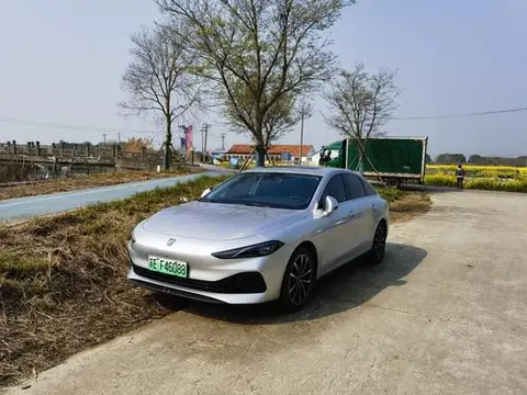 Roewe D7 DMH 2025