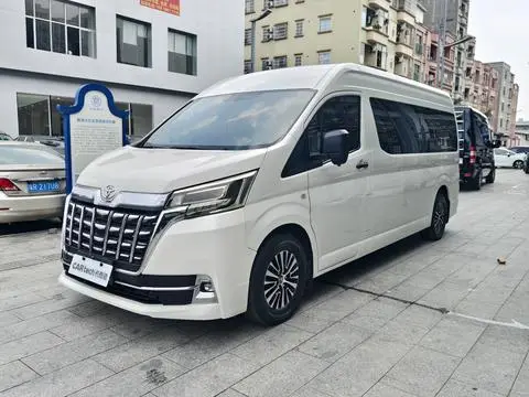 Toyota HIACE 2022 — фото 1
