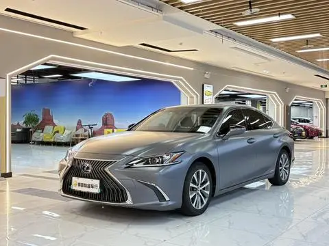 Lexus ES 2020