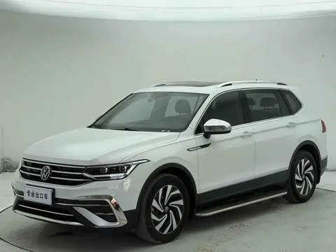 Volkswagen Tiguan L 2023 — фото 1