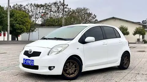 Toyota 雅力士 2011