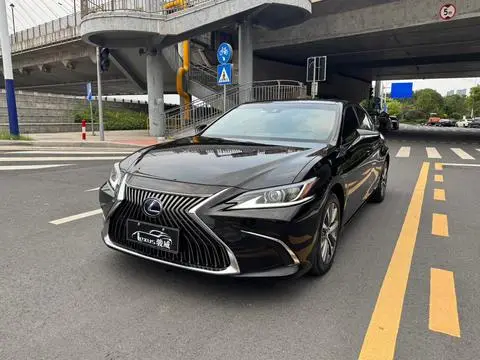 Lexus ES 2020 — фото 1